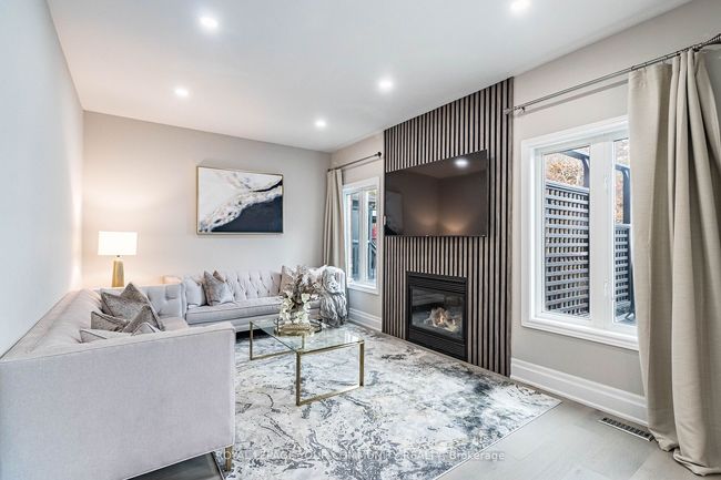63 Regency View Hts, House other with 4 bedrooms, 4 bathrooms and 5 parking in Maple ON | Image 12