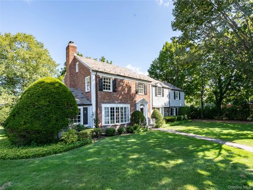 189 Trumbull Rd, Manhasset, NY, 11030-2115 | Card Image