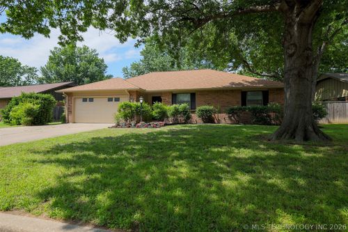 2604 W Broadway St, Broken Arrow, OK, 74012-3303 | Card Image