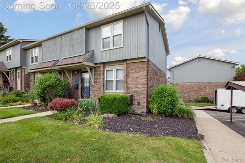 211 N Maple Rd, Saline, MI, 48176-1219 | Card Image