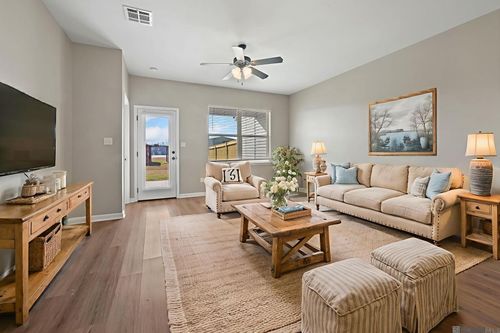 17455 Berkshire Dr, Prairieville, LA, 70769-5690 | Card Image