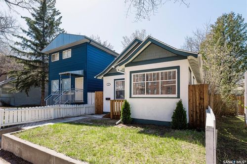 217 Av R S, Saskatoon, SK, S7M2Y9 | Card Image