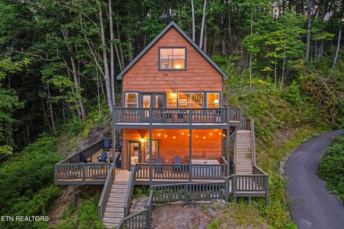 2272 Hidden Hollow Way, Sevierville, TN, 37862 | Card Image