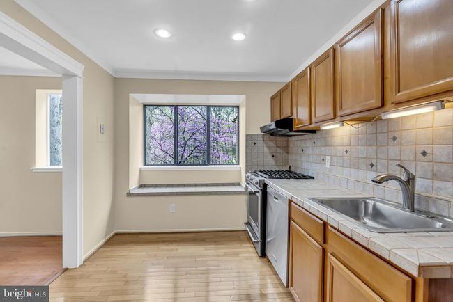 5C - 1665 Parkcrest Cir, Condo with 2 bedrooms, 1 bathrooms and null parking in RESTON VA | Image 7