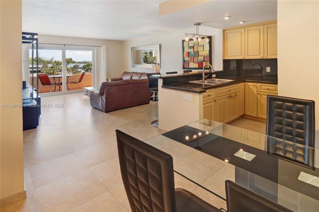 APT-403 - 220 Kings Point Dr, Condo with 1 bedrooms, 1 bathrooms and null parking in Sunny Isles Beach FL | Image 6