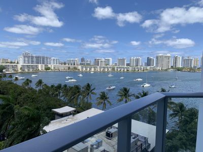 708 - 17301 Biscayne Boulevard, Condo with 2 bedrooms, 3 bathrooms and null parking in North Miami Beach FL | Image 1