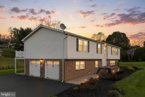 2525 Springwood Rd, YORK, PA, 17402-8867 | Card Image