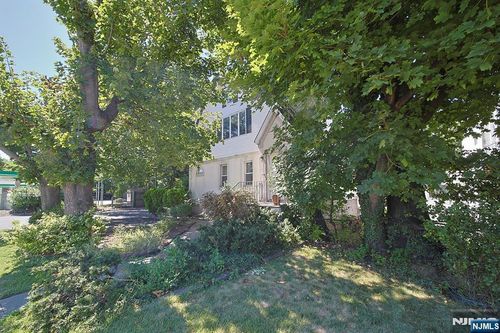 1585 Bergen Blvd, Leonia, NJ, 07605-1340 | Card Image