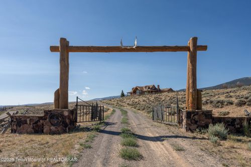 1421 Stock Trl, Dubois, WY, 82513-5101 | Card Image