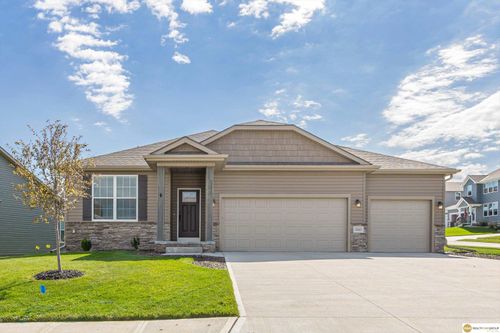 18461 Redwood St, Omaha, NE, 68136-4260 | Card Image