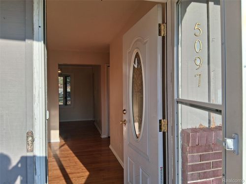 5097 Middleboro Rd, Grand Blanc, MI, 48439-8734 | Card Image