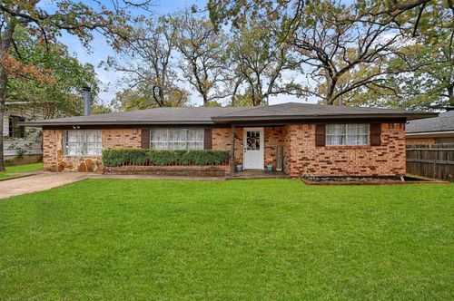 913 Amsden St, Denison, TX, 75020-7930 | Card Image