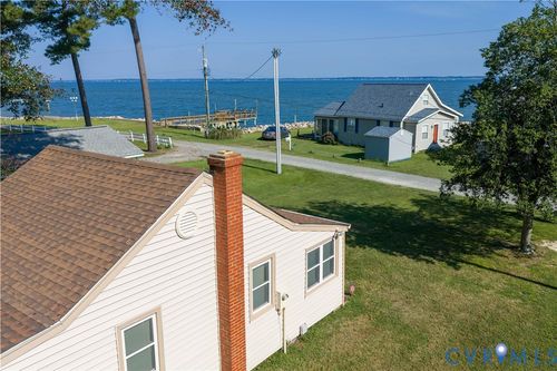 189 Riverside Dr, Deltaville, VA, 23043-2228 | Card Image