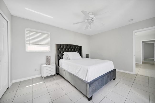 113 Madrid St, House other with 4 bedrooms, 3 bathrooms and null parking in Royal Palm Beach FL | Image 4