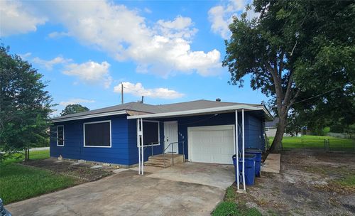 132 W Texaco Ave, West Columbia, TX, 77486-3742 | Card Image