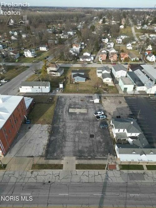 208 E State St, Fremont, OH, 43420-4150 | Card Image