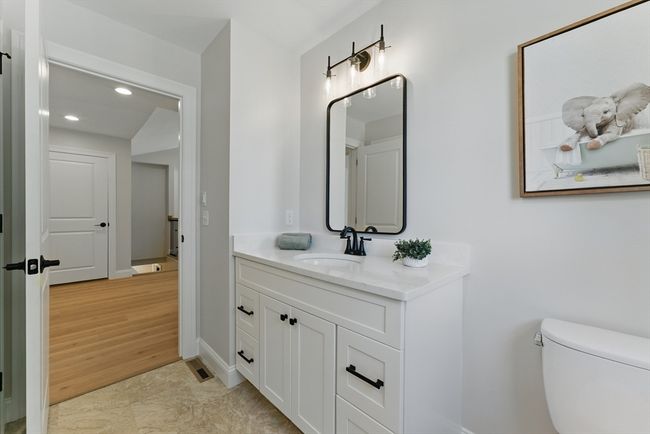 18 - 18 Nicols Way, Condo with 2 bedrooms, 2 bathrooms and 2 parking in Easthampton MA | Image 30