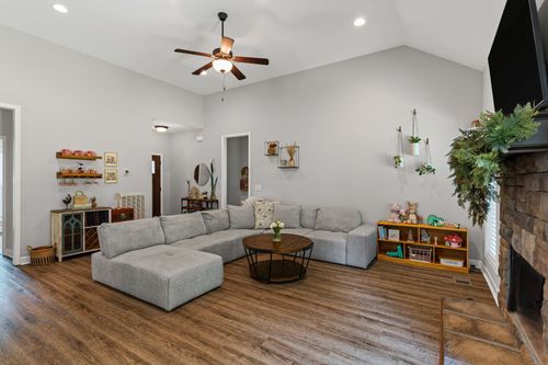 1199 Southern Rail Dr, Goodlettsville, TN, 37072-1492 | Card Image