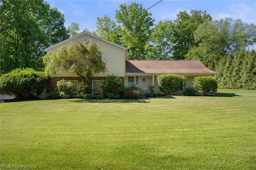11341 Willow Hill Dr, Chesterland, OH, 44026-1346 | Card Image