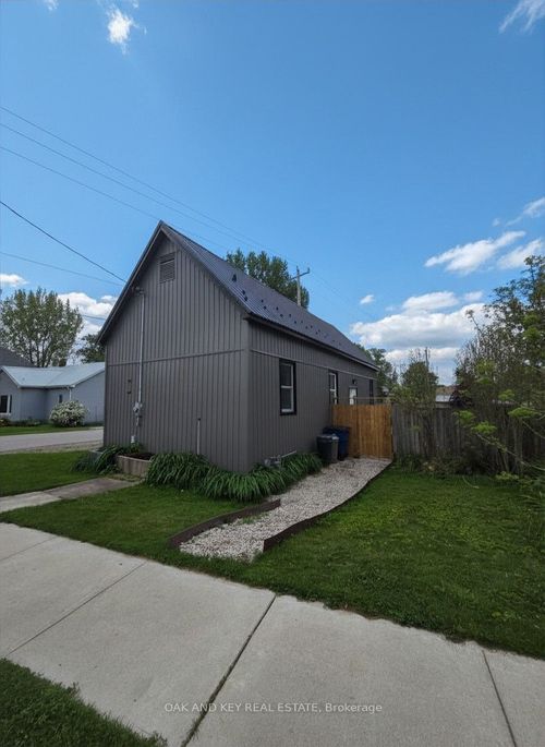 22933 Hagerty Rd, Newbury, ON, N0L1Z0 | Card Image