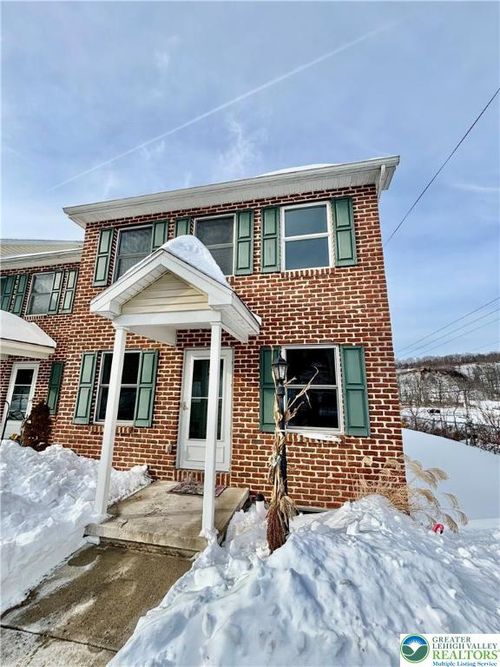 10 Railroad Ave, East Bangor, PA, 18013-2140 | Card Image