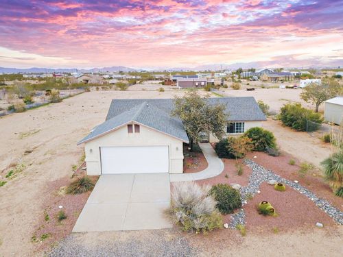 6581 Morelos Dr, Golden Valley, AZ, 86413-6747 | Card Image