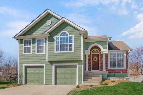 620 Se Sumpter Dr, Lee's Summit, MO, 64063-1062 | Card Image