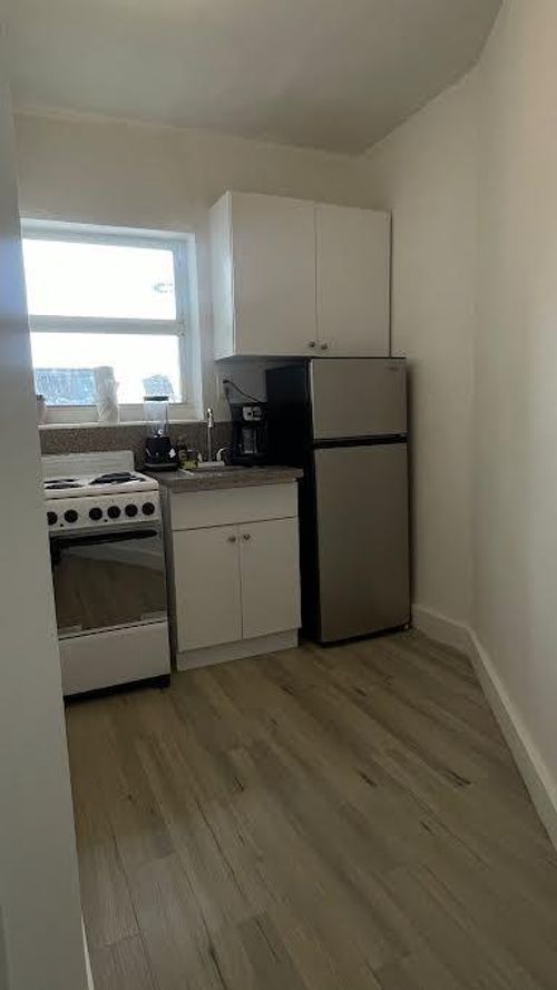 109 Se 9th St, Hallandale Beach, FL, 33009-7167 | Card Image