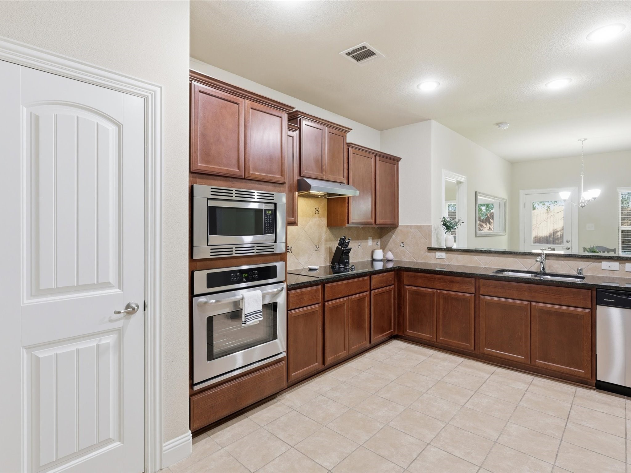 Residential Lease in Oak Point 3