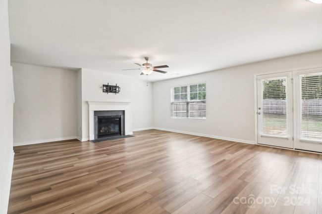 Living Room | Image 16