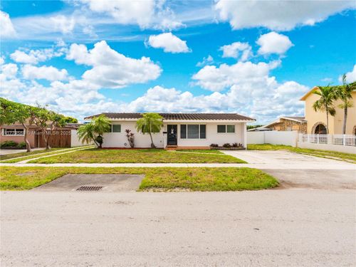 820 W 54th St, Hialeah, FL, 33012-2450 | Card Image