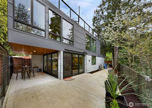 2424 Federal Ave E, Seattle, WA, 98102-4034 | Card Image