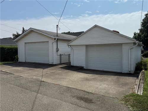 1209 Union Ave, Natrona Heights, PA, 15065-1003 | Card Image