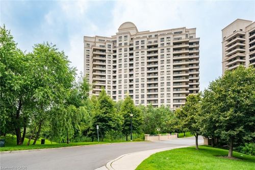 214-9235 Jane St, Maple, ON, L6A0J8 | Card Image