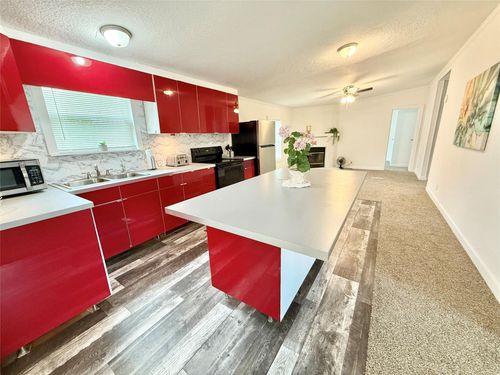 237 Linda Ln, Oyster Creek, TX, 77541-7689 | Card Image