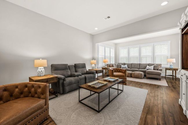 2208 Primus Living Room 1 | Image 9