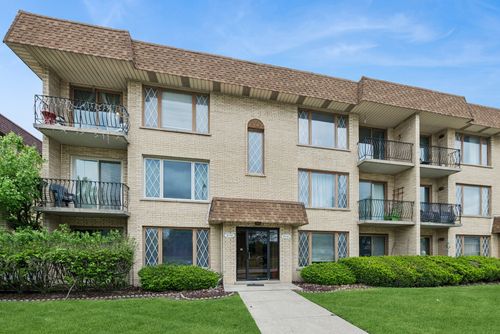 3b-10704 Kilpatrick Ave, Oak Lawn, IL, 60453-5784 | Card Image