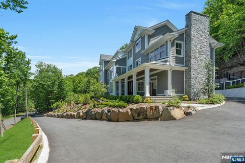 976 Scioto Dr, Franklin Lakes, NJ, 07417-2830 | Card Image