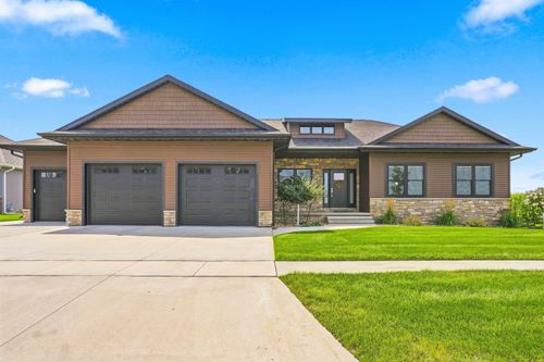 1403 Green Creek Rd, Cedar Falls, IA, 50613-6193 | Card Image