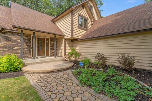 1445 Arden Oaks Dr, Arden Hills, MN, 55112-6956 | Card Image