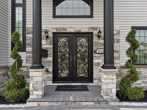 858 Prescott St, Valley Stream, NY, 11580-1236 | Card Image