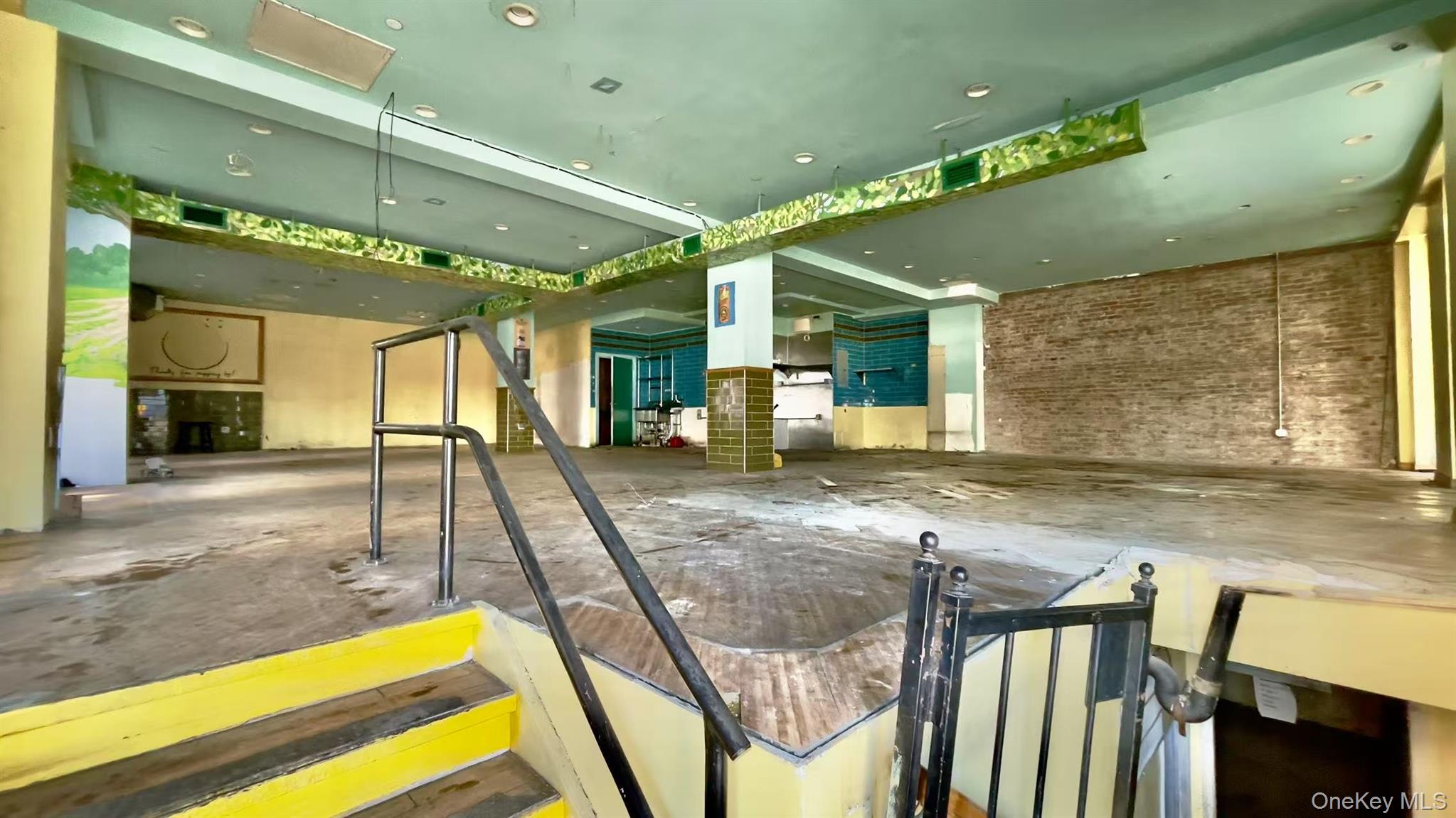Commercial Sale in New York 4
