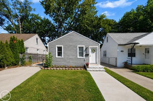20925 Ridgemont Rd, Harper Woods, MI, 48225-1137 | Card Image