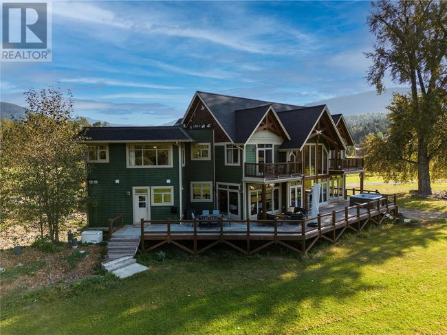 2388 Lawrence Rd, House other with 3 bedrooms, 3 bathrooms and 20 parking in Lumby BC | Image 7