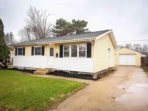 876 Hiawatha Dr, Elkhart, IN, 46517-1803 | Card Image