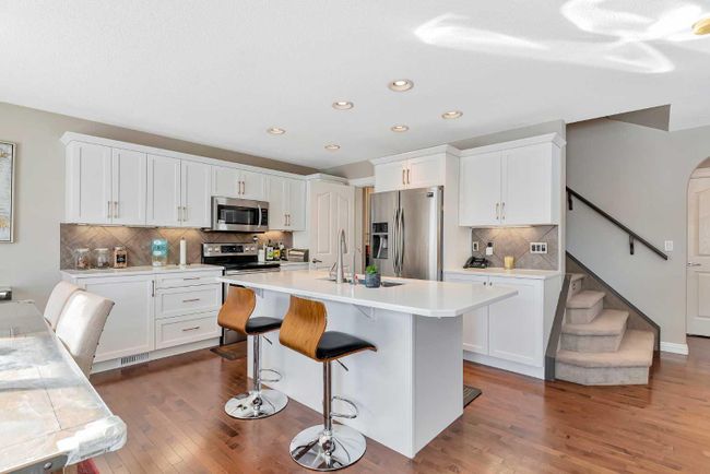 37 Everwillow Park Sw, Home with 4 bedrooms, 3 bathrooms and 4 parking in Calgary AB | Image 11