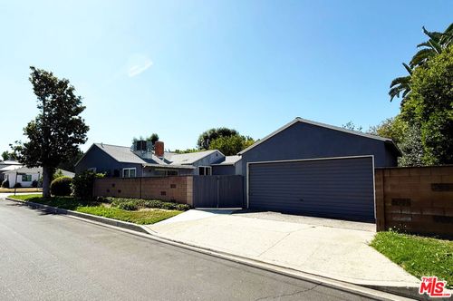 6051 Sunnyslope Ave, Valley Glen, CA, 91401-3020 | Card Image