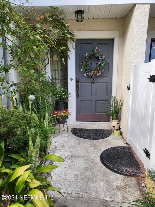 7922-7922 Los Robles Ct, JACKSONVILLE, FL, 32256-7718 | Card Image