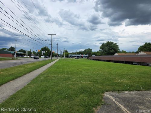 30006 Utica Rd, Roseville, MI, 48066-1517 | Card Image
