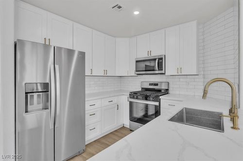 8416 Kawala Dr, Las Vegas, NV, 89128-7170 | Card Image